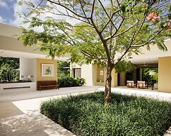 w Amazing 4BR Villa at Mesa de Yeguas