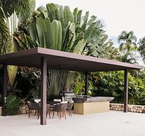 w Amazing 4BR Villa at Mesa de Yeguas