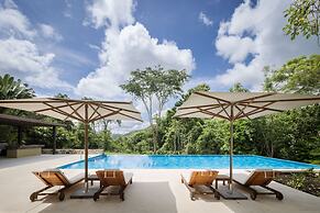 w Amazing 4BR Villa at Mesa de Yeguas