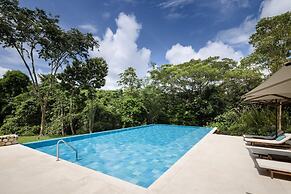 w Amazing 4BR Villa at Mesa de Yeguas