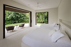 w Amazing 4BR Villa at Mesa de Yeguas