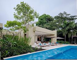 w Amazing 4BR Villa at Mesa de Yeguas