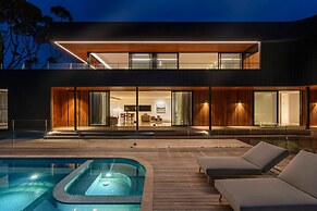 Blanc de Noir Luxe Grandeur Heated Pool and Spa