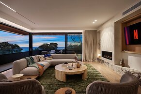 Blanc de Noir Luxe Grandeur Heated Pool and Spa