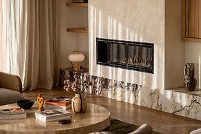 Blanc de Noir Luxe Grandeur Heated Pool and Spa