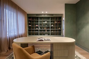 Blanc de Noir Luxe Grandeur Heated Pool and Spa