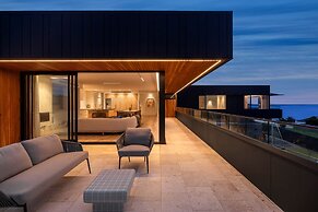 Blanc de Noir Luxe Grandeur Heated Pool and Spa