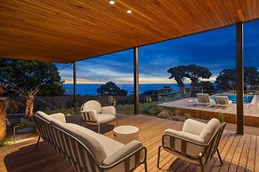 Blanc de Noir Luxe Grandeur Heated Pool and Spa