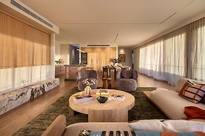 Blanc de Noir Luxe Grandeur Heated Pool and Spa