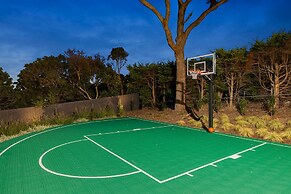 Blanc de Noir Luxe Grandeur Heated Pool and Spa