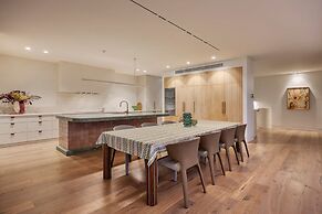 Blanc de Noir Luxe Grandeur Heated Pool and Spa