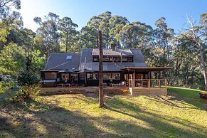 Onyx Retreat Healesville Luxury Lodge x Hot Tub