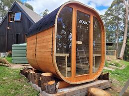 Onyx Retreat Healesville Luxury Lodge x Hot Tub