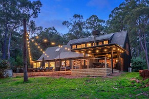 Onyx Retreat Healesville Luxury Lodge x Hot Tub