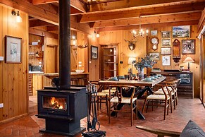 Onyx Retreat Healesville Luxury Lodge x Hot Tub