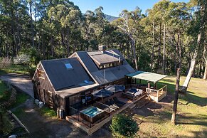 Onyx Retreat Healesville Luxury Lodge x Hot Tub