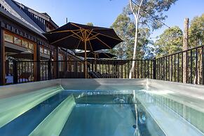 Onyx Retreat Healesville Luxury Lodge x Hot Tub