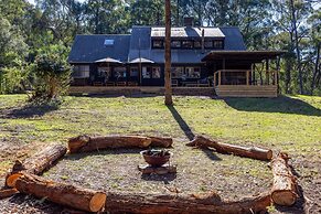 Onyx Retreat Healesville Luxury Lodge x Hot Tub