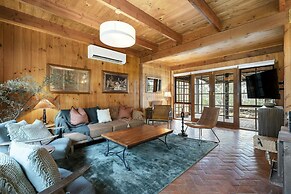 Onyx Retreat Healesville Luxury Lodge x Hot Tub