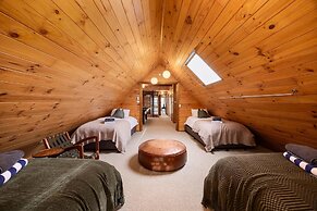 Onyx Retreat Healesville Luxury Lodge x Hot Tub