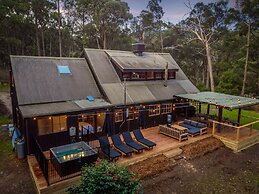Onyx Retreat Healesville Luxury Lodge x Hot Tub