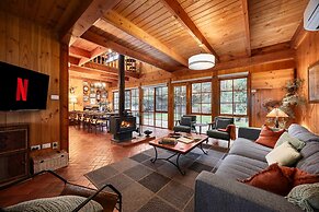 Onyx Retreat Healesville Luxury Lodge x Hot Tub