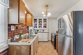 Snug Escape Close To Niagara Falls 2 Bedroom Home
