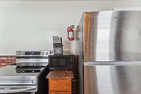 Snug Escape Close To Niagara Falls 2 Bedroom Home