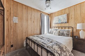 Snug Escape Close To Niagara Falls 2 Bedroom Home