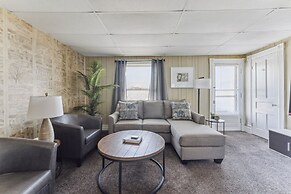 Snug Escape Close To Niagara Falls 2 Bedroom Home