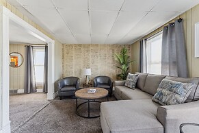 Snug Escape Close To Niagara Falls 2 Bedroom Home