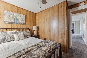 Snug Escape Close To Niagara Falls 2 Bedroom Home