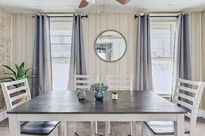 Snug Escape Close To Niagara Falls 2 Bedroom Home