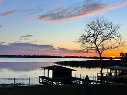 Beautiful Lake View Retreat Drivable To Theme Parks 3 Bedroom Home