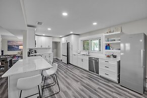 Beautiful Lake View Retreat Drivable To Theme Parks 3 Bedroom Home