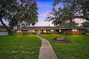 Beautiful Lake View Retreat Drivable To Theme Parks 3 Bedroom Home