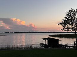 Beautiful Lake View Retreat Drivable To Theme Parks 3 Bedroom Home