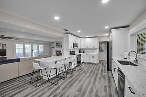 Beautiful Lake View Retreat Drivable To Theme Parks 3 Bedroom Home