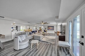 Beautiful Lake View Retreat Drivable To Theme Parks 3 Bedroom Home