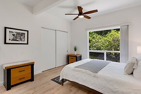 Hale Keoniana 5 Bedroom Home