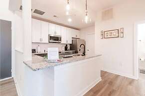 Cozy Apartment with WiFi 206