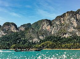 Boom Hostel Khao Sok