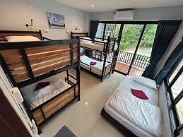 Boom Hostel Khao Sok