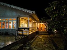 The Alpine Jungle Stay