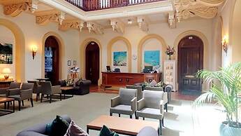 Trenython Manor Resort