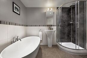 Trenython Manor Resort