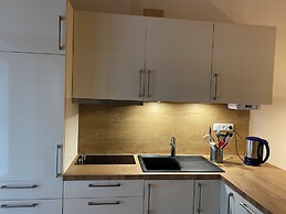 Stylish Apartment With Modern Amenities and Scenic Views