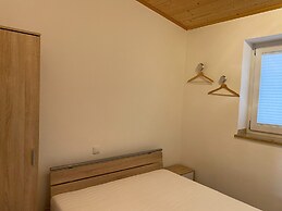 Stylish Apartment With Modern Amenities and Scenic Views