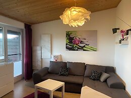 Stylish Apartment With Modern Amenities and Scenic Views