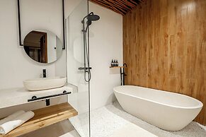 Hanging Gardens Villa by Evdekimi